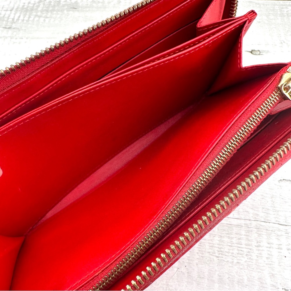 AUTHENTIC Louis Vuitton Vernis Zippy. Color:Red. - Picture 12 of 16